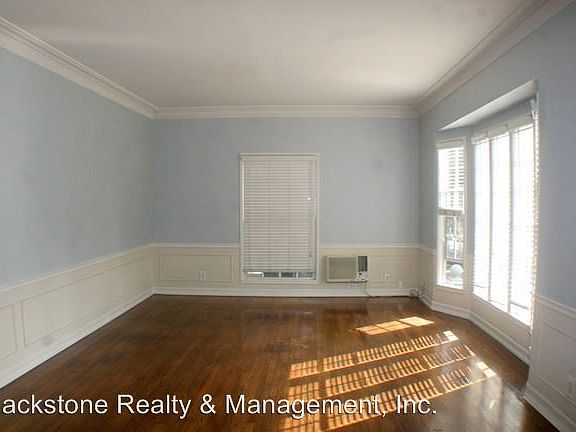 2nd image of 1404 1/2 N Laurel Ave