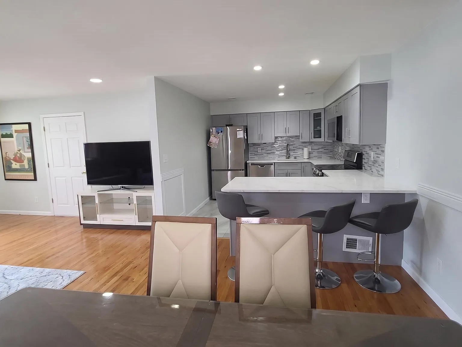 3 bed, 2.0 bath, 1500 sqft, $3,000 — Photo 4