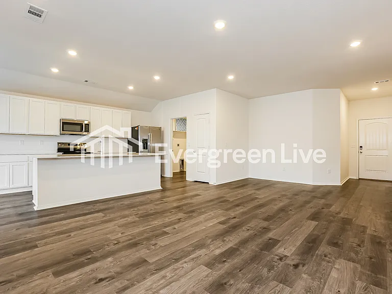 111 Jasmine Ct — Photo 5