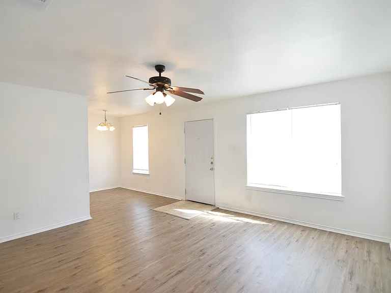 3403 Toledo Dr — Photo 9