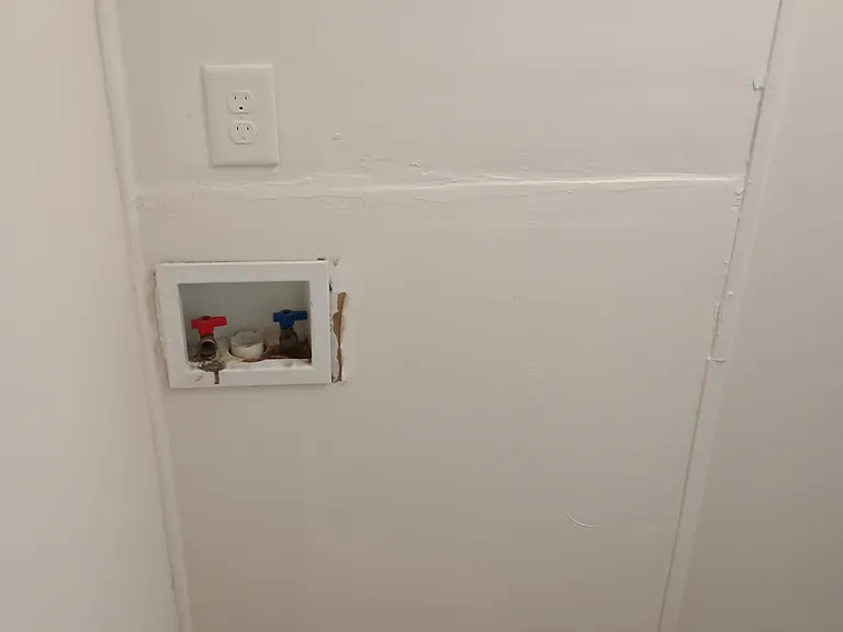 124 SE Laurence Ct — Photo 13