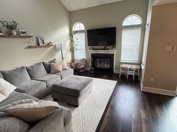 25 Knighton Ln, Mount Laurel, NJ 08054