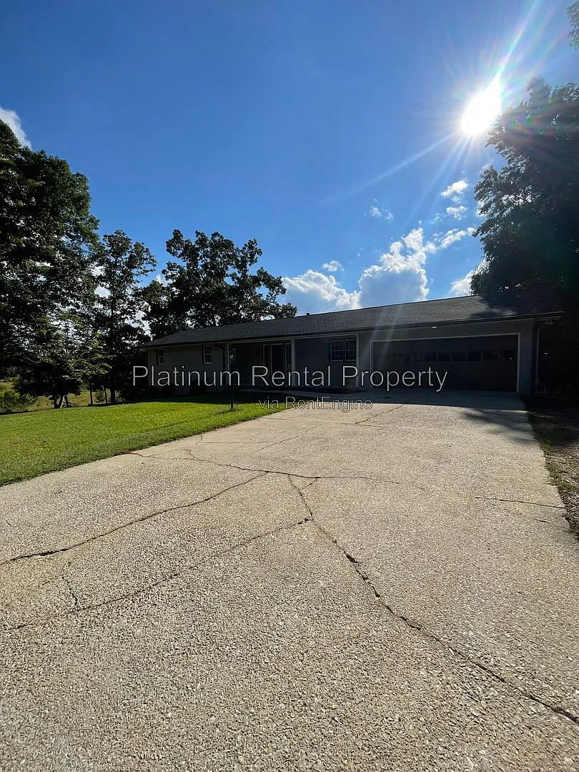 5 bed, 3.0 bath, 3295 sqft, $2,795 — Photo 4