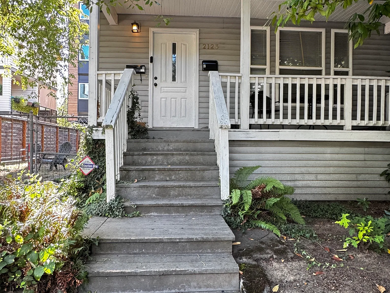 2 bed, 850 sqft, $1,900 — Photo 2