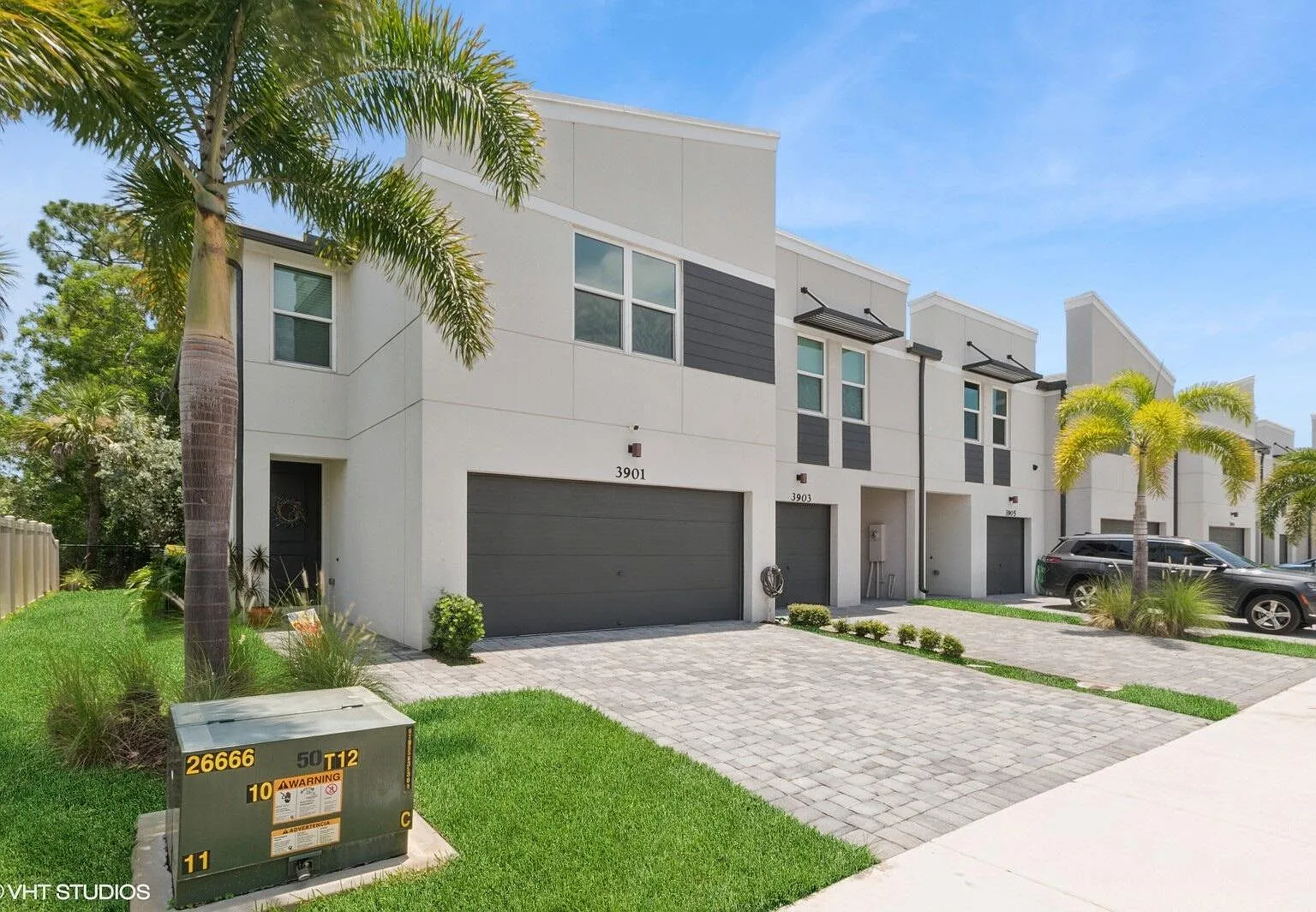 3 bed, 2.5 bath, 1804 sqft, $2,995 — Photo 3