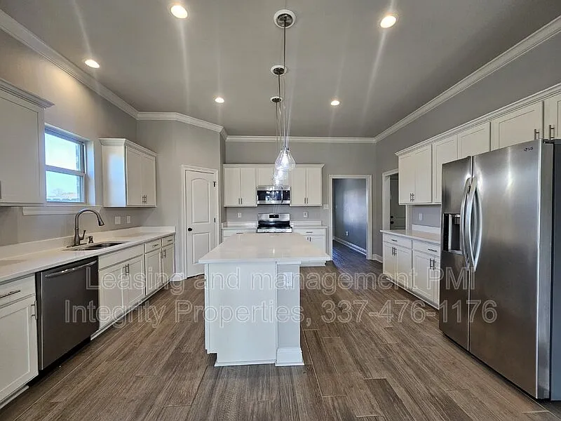 4 bed, 3.0 bath, 2150 sqft, $2,395 — Photo 3