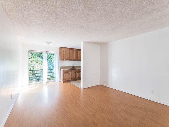 Living Rm, into Kitchen 