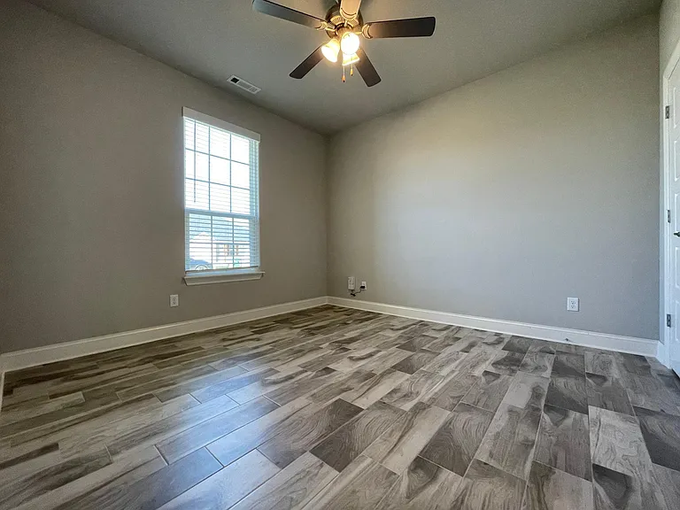 421 Linda Ln — Photo 29