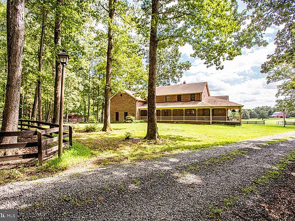 3rd image of 50 Cedar Oaks Ln