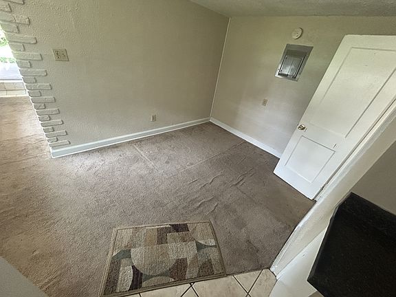 4th image of 956 6th St #11416414