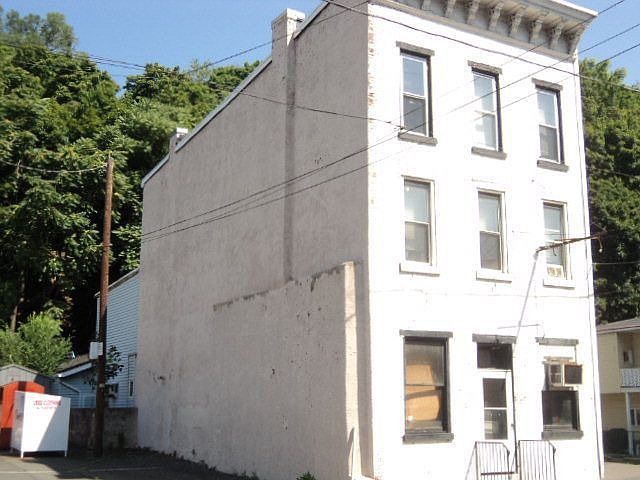 1st image of 1000 W Market St
