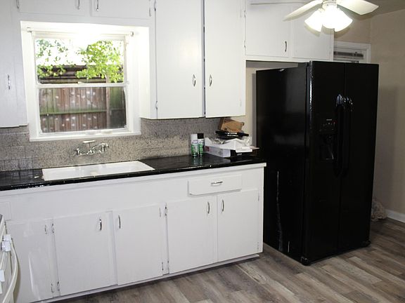 4th image of 8509 Highcrest Dr
