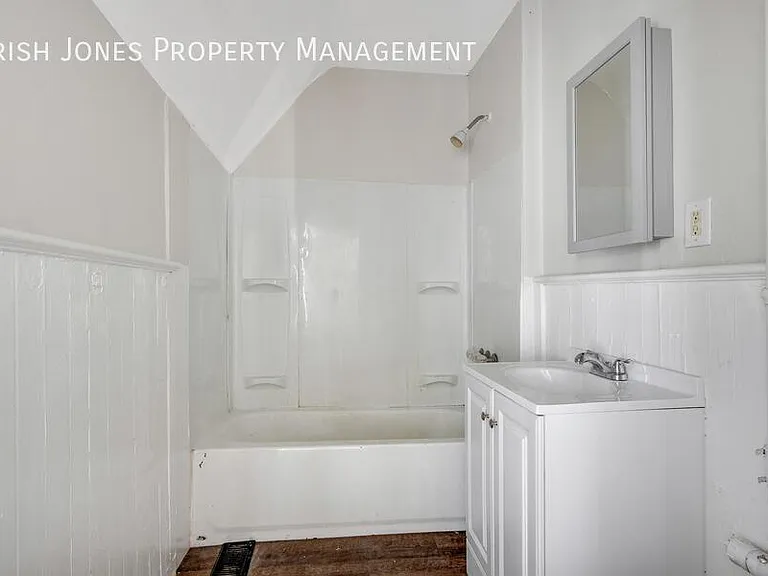 222 W Ferry St — Photo 12
