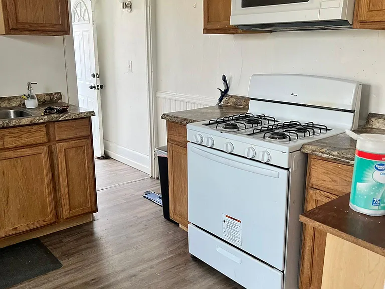 839 E 26th St #1 — Photo 12