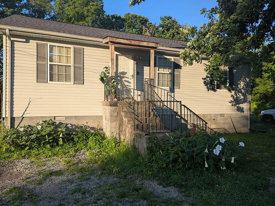 262 Emmitt Ave