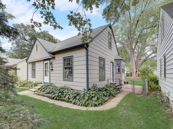 2928 Zenith Ave N, Robbinsdale, MN 55422