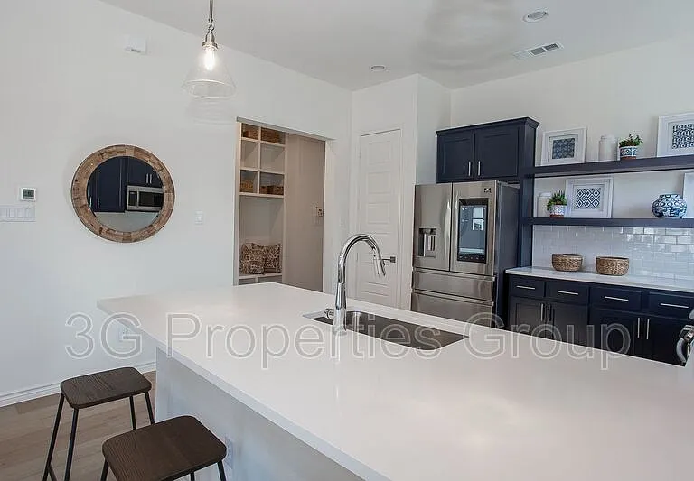 2807 Stanley Ave — Photo 13
