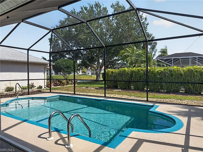 9750 Sassafras Ct — Photo 1