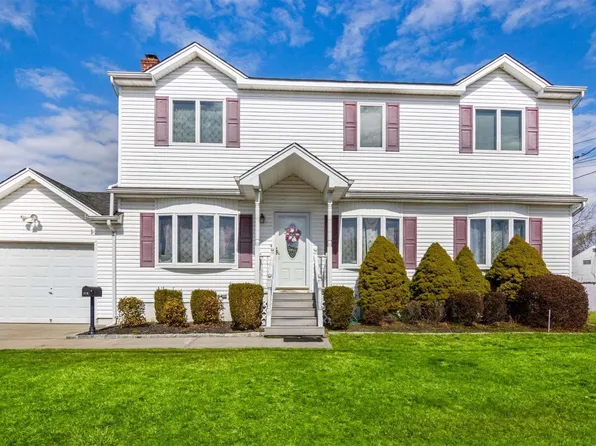 27A Van Buren Street, Brentwood, NY 11717