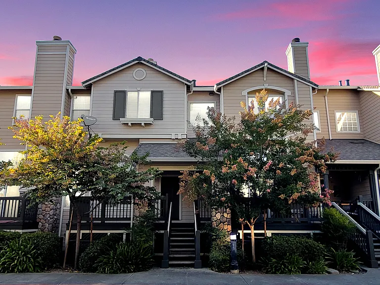 1102 Brooks Range Lndg — Photo 1