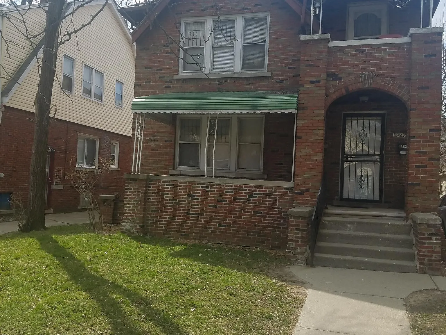 3 bed, 1300 sqft, $1,300 — Photo 1