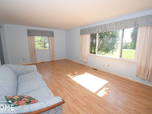 4th image of 6923 S Byron Rd