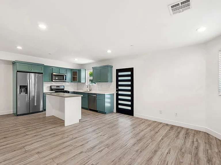 2414 S West View St — Photo 17