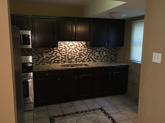 3rd image of 143 Dundee Cir