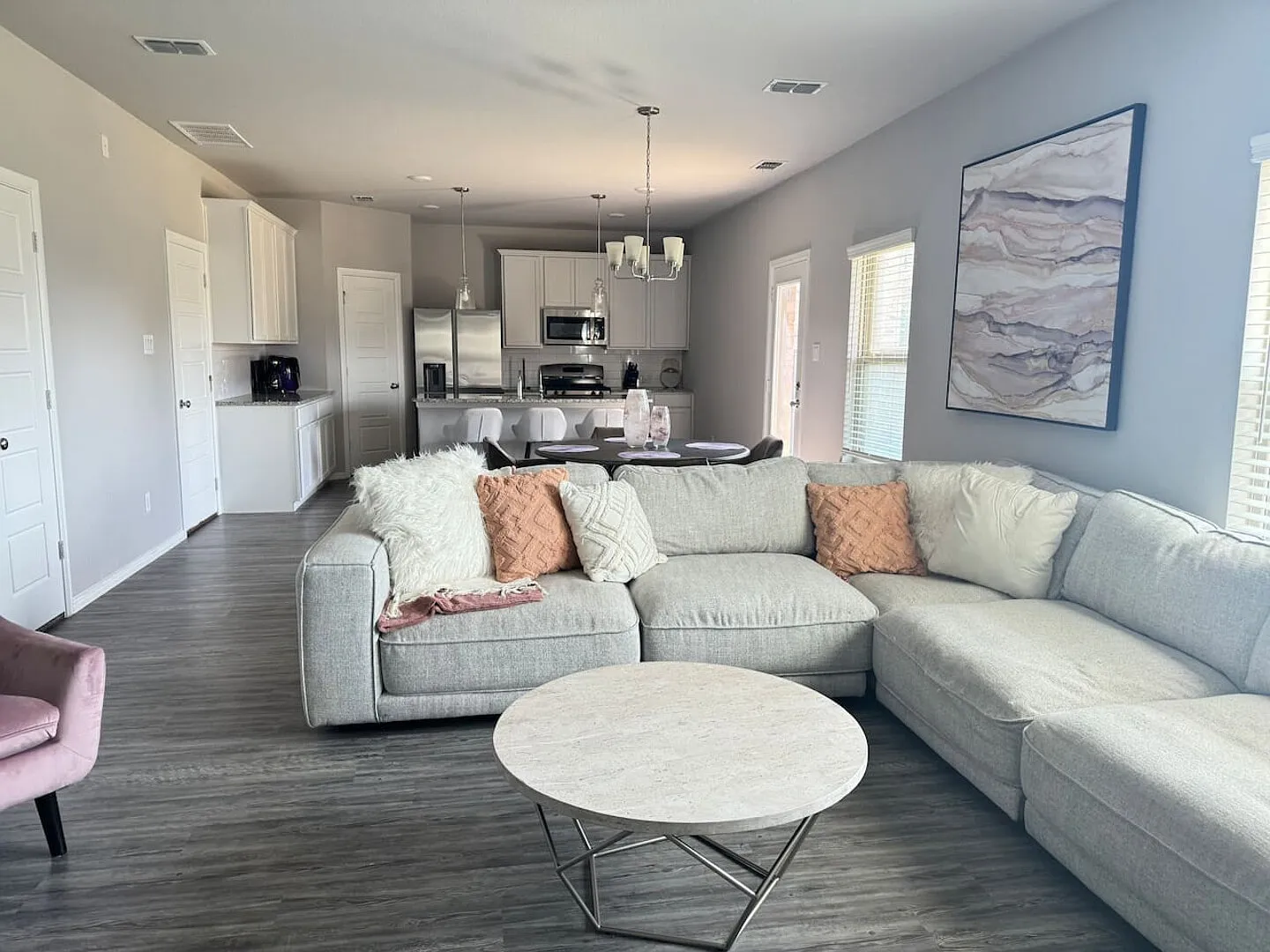 Bright & Spacious 4BR Home with Expansive Backyard — Photo 1