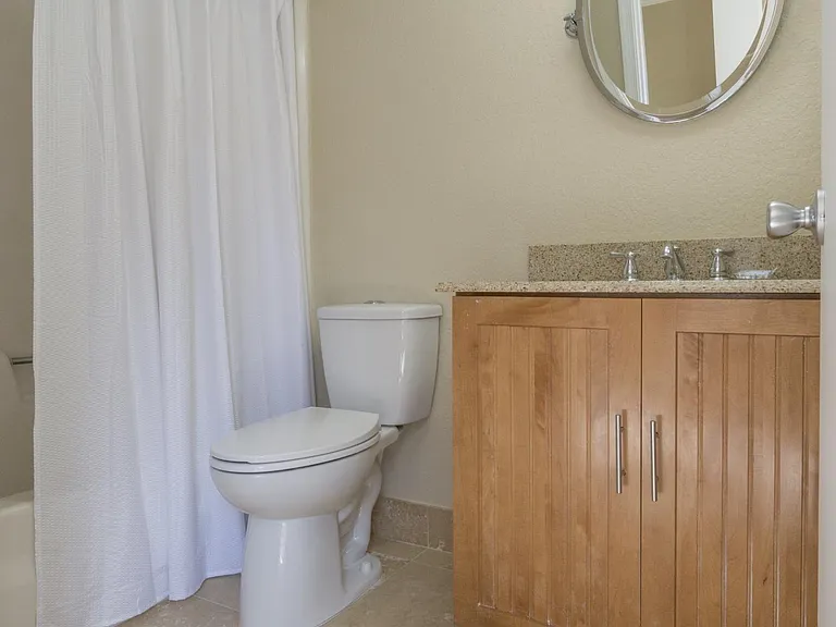110 N Delaware Blvd #15D — Photo 11