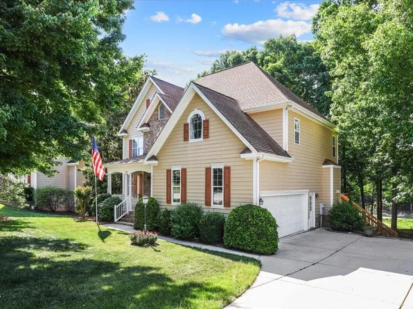 201 Hein Dr, Clayton, NC 27527