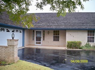 1910 Iowa Cir, Sayre, OK 73662
