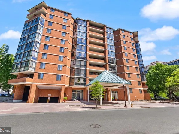 1001 N Randolph St APT 820, Arlington, VA 22201