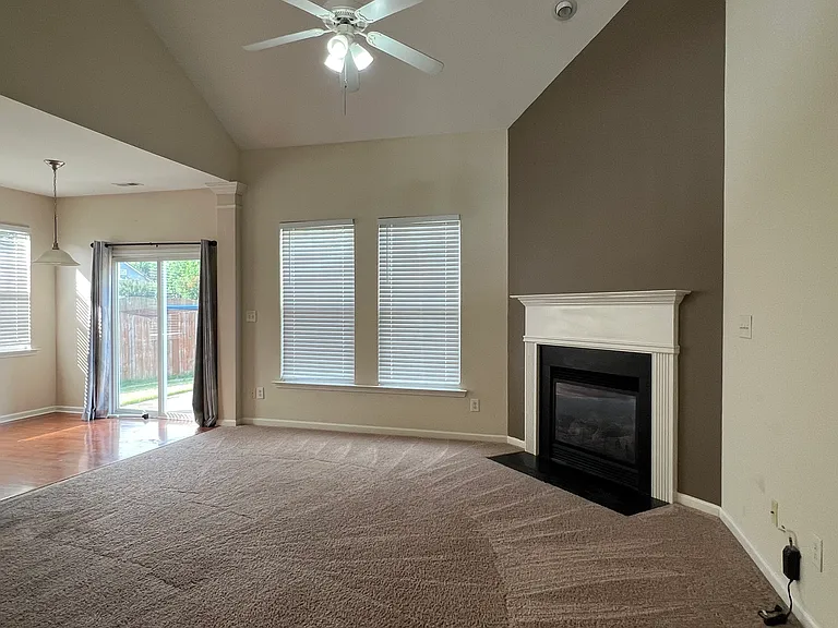 1429 Dairy Glen Dr — Photo 7