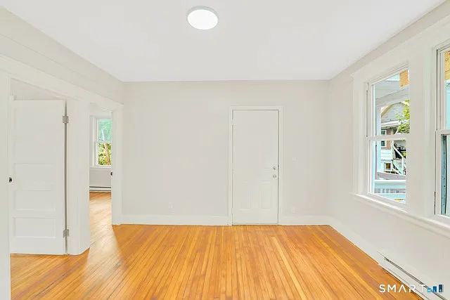 3 bed, 970 sqft, $1,350 — Photo 2
