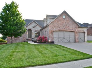 1423 N Chapel Dr, Springfield, MO 65802