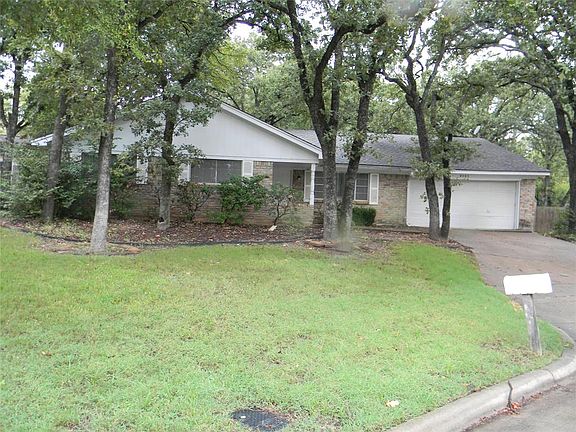 2nd image of 2121 Tamworth Ct