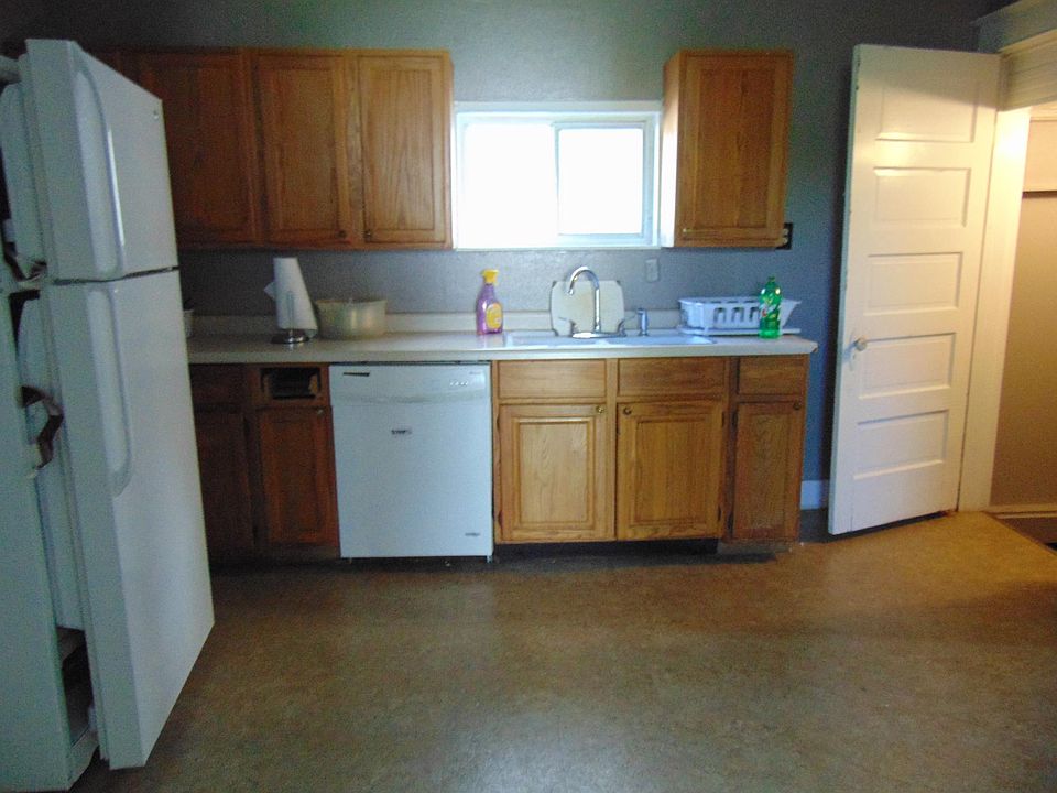 2nd image of 1331 E 2nd St