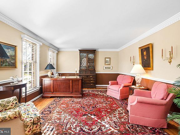 5th image of 1427 Fallsmead Way