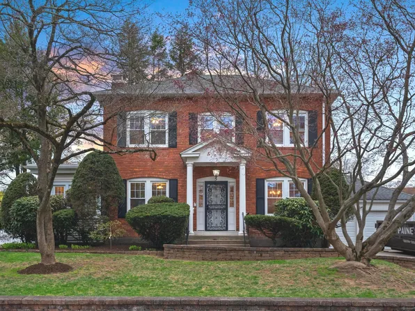 5 Riggs Avenue, West Hartford, CT 06107