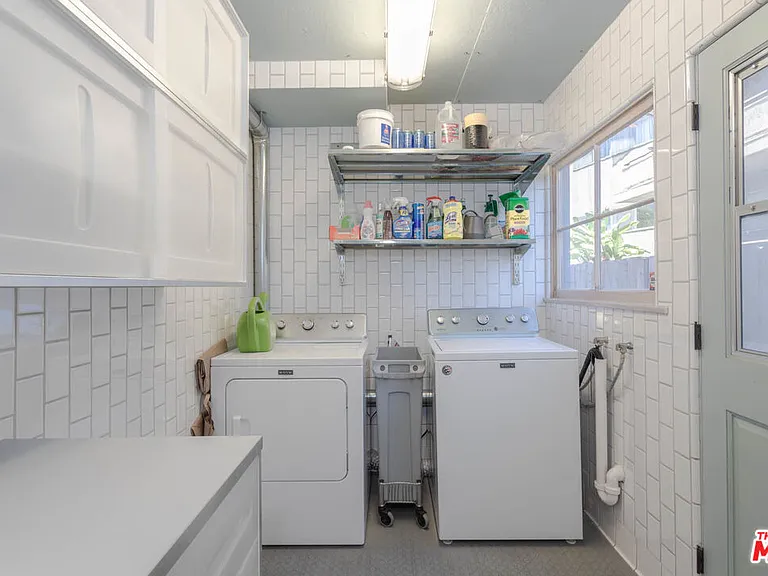 10959 Strathmore Dr — Photo 17