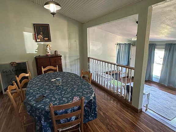 3rd image of 622 Lakeside Rd