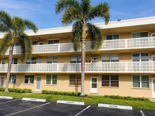 5095 Bay St NE APT 110, Saint Petersburg, FL 33703