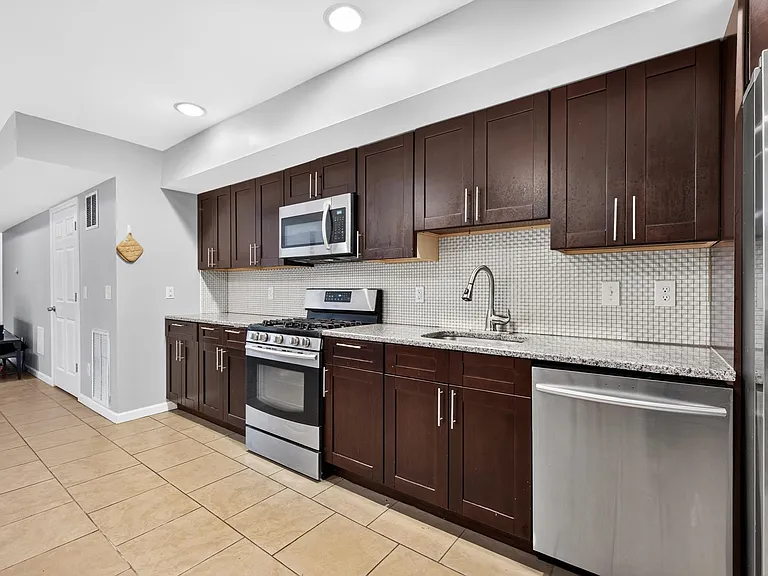 447 Mercer St #1 — Photo 20