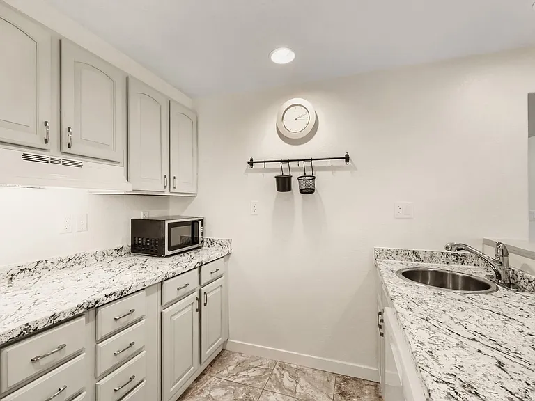 5389 E Manchester Dr — Photo 18