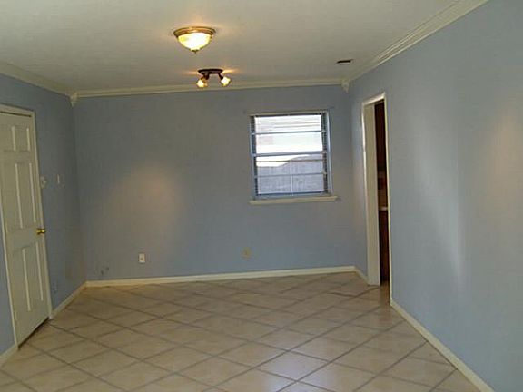 3rd image of 918 Lawson Dr