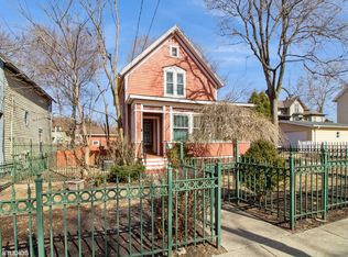 432 Division St, Elgin, IL 60120