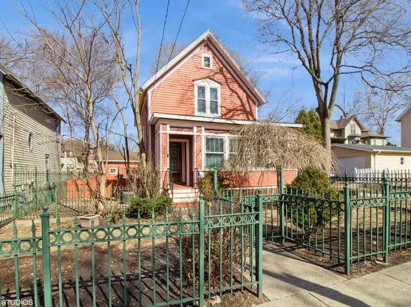 432 Division St, Elgin, IL 60120