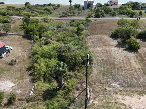 622 2nd St, Bayside, TX 78340