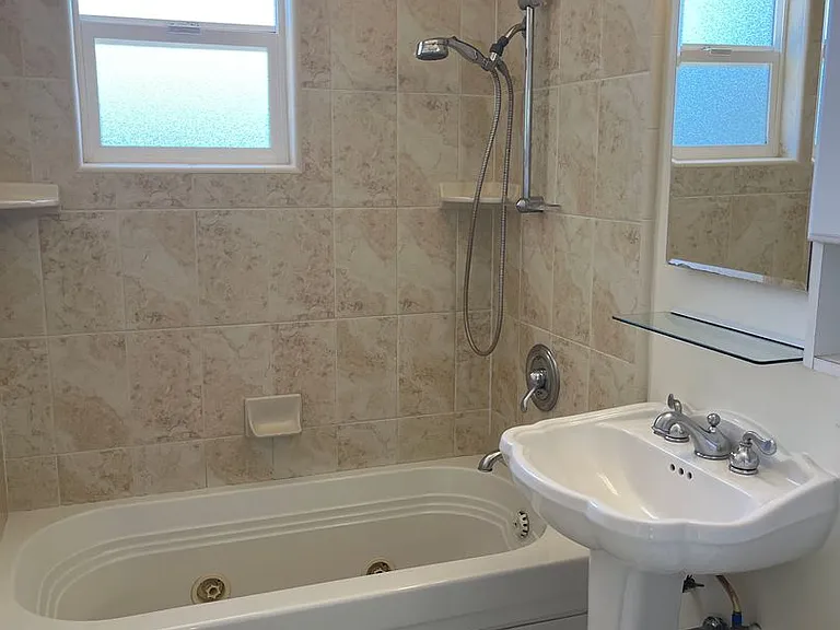 9 Roosevelt Cir — Photo 8
